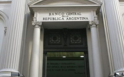 El BCRA prorrogó la suspensión de comisiones para operar en cajeros